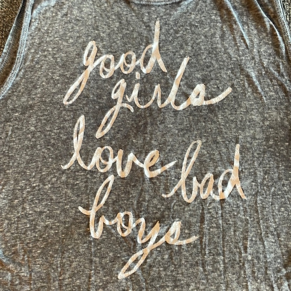 Sleeveless tee. Super soft. Medium. Loose fit.